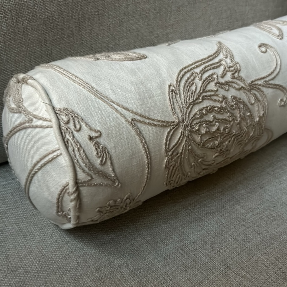 Set of bolster pillows - Picture 2 of 3